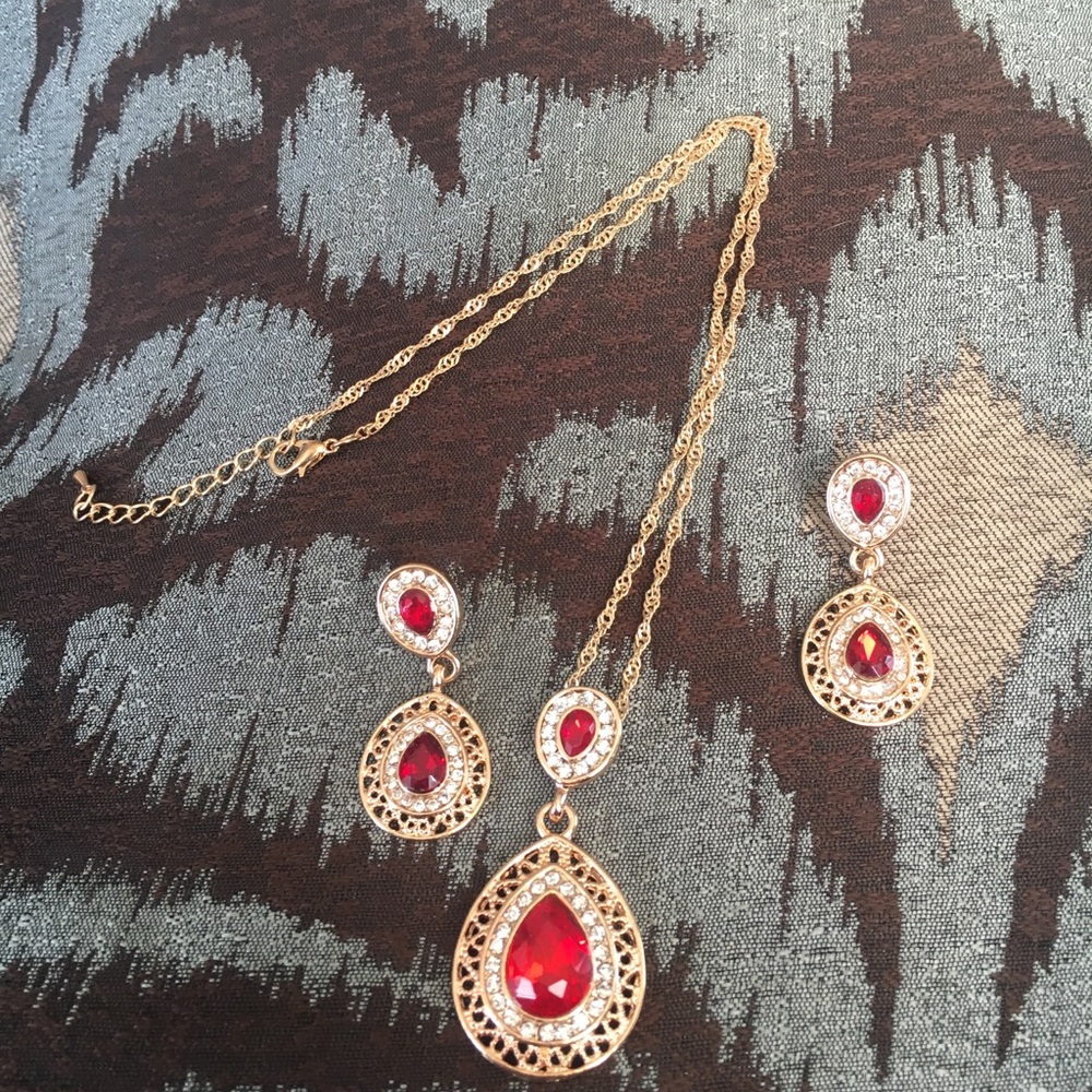 Costume jewelry set